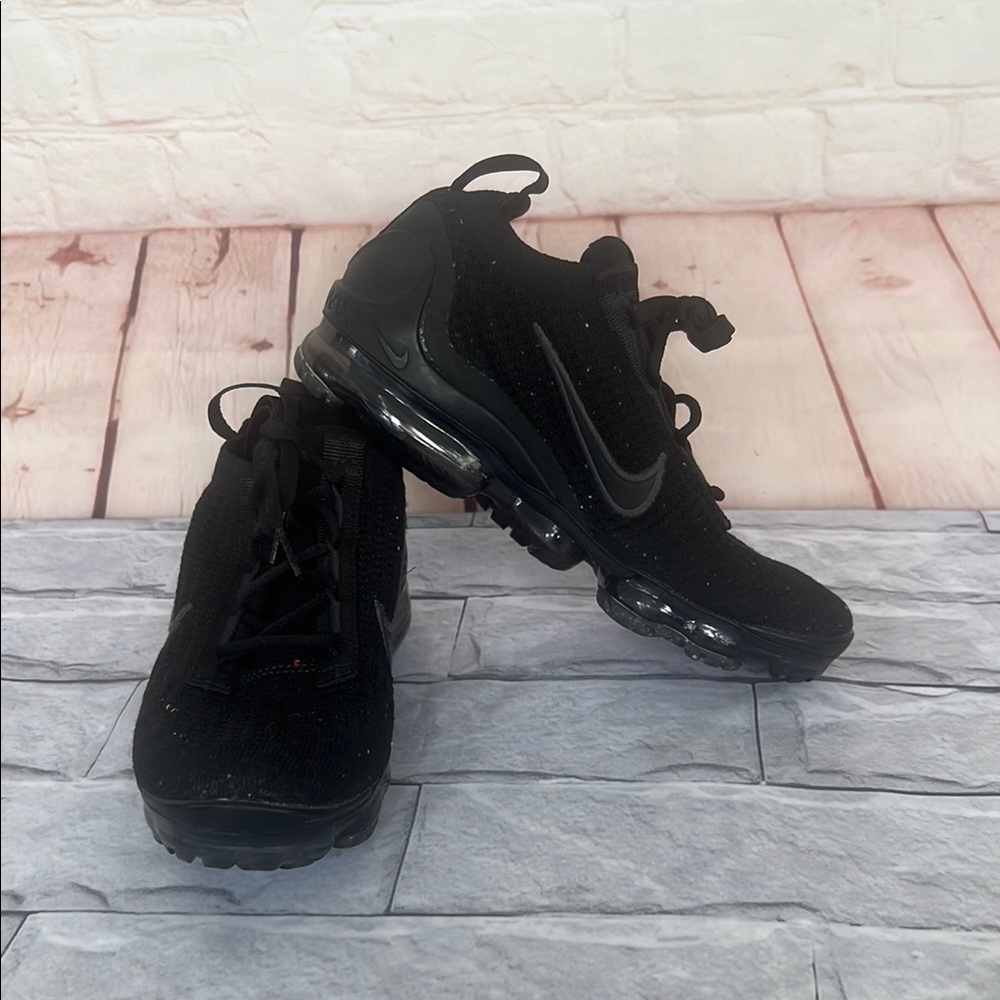 NILE VAPORMAX anthracite black sneakers youth size 4